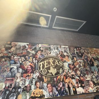 Hideaway Pizza - Decor - Pizza Near Me - Plano, Texas