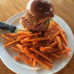 Rivershore Bar & Grill - Blackened salmon burger with sweet potato fries