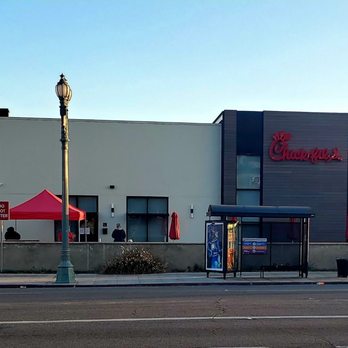 Chick-fil-A - Exterior on Colorado Blvd - Fast Food Near Me - Pasadena, California