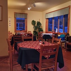 Jefferson Inn - The dining area has a nice view but not if the mountains