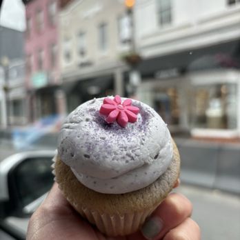 Georgetown Cupcake - Lavender Earl Grey Teacake - Cupcakes Near Me - Washington, DC, District of Columbia Georgetown Cupcake - Lavender Earl Grey Teacake - Cupcakes Near Me - Washington, DC, District of Columbia
