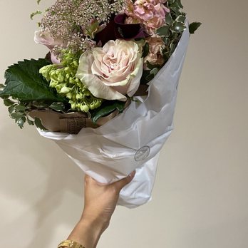 Christian Dior - Beautiful bouquet gift after purchasing - Men's Clothing Near Me - Honolulu, Hawaii Christian Dior - Beautiful bouquet gift after purchasing - Men's Clothing Near Me - Honolulu, Hawaii