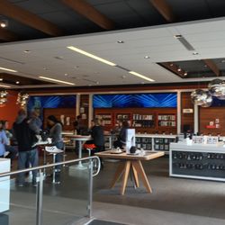 AT&T Store - Great place to catch a game.....but not much else.