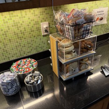 Hyatt Place Newark / Silicon Valley - Breads - Hotels Near Me - Newark, California