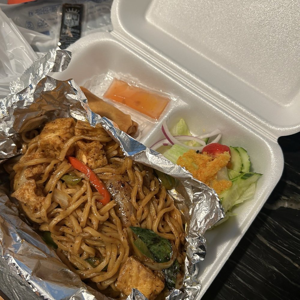 Thai Tamarind - 5. Spicy Lo Mein with tofu lunch portion - Thai Near Me - Glenshaw, Pennsylvania Thai Tamarind - 5. Spicy Lo Mein with tofu lunch portion - Thai Near Me - Glenshaw, Pennsylvania