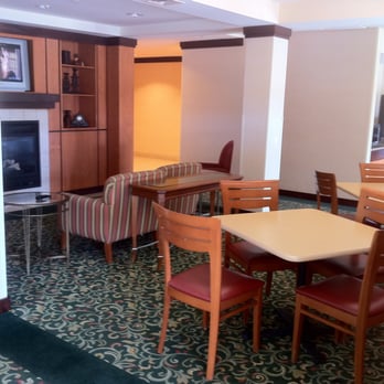 Fairfield by Marriott Inn & Suites Lawton - TV and Breakfast Area - Hotels Near Me - Lawton, Oklahoma