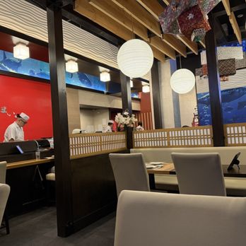Sushi Zanmai - Restaurant inside - Sushi Bars Near Me - Los Angeles, California