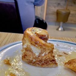 Diamond Horseshoe Restaurant - Dry jumbo cinnamon roll was