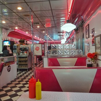 Kroll's Diner - Kroll's interior - German Near Me - Fargo, North Dakota