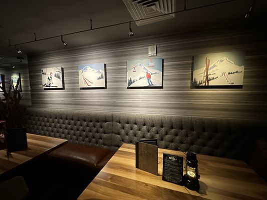 Peaks Lounge by null
