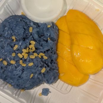 Saraya Thai Cuisine - mango sticky rice - Thai Near Me - Burbank, California