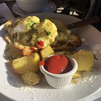 Red House Cafe - Dungeness Crab Cakes Benedict - Breakfast & Brunch Near Me - Pacific Grove, California Red House Cafe - Dungeness Crab Cakes Benedict - Breakfast & Brunch Near Me - Pacific Grove, California