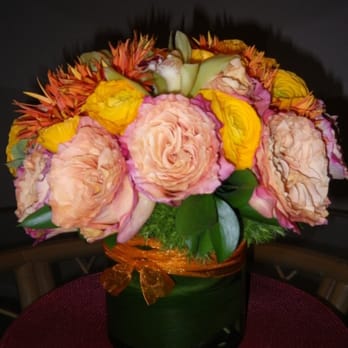 Dellarobbia Design Studio - Arrangement as a gift - Florists Near Me - Santa Monica, California Dellarobbia Design Studio - Arrangement as a gift - Florists Near Me - Santa Monica, California