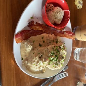 Ruby Sunshine Knoxville - Biscuits & Gravy - Breakfast & Brunch Near Me - Knoxville, Tennessee