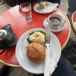 Victor Hugo - Poached egg and spinach