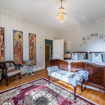 Hillcrest Mansion Inn - Bed & Breakfast Near Me - Clifton Forge, Virginia Hillcrest Mansion Inn - Bed & Breakfast Near Me - Clifton Forge, Virginia