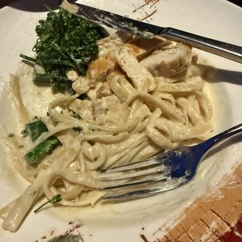 Marinelli's Authentic Italian Cuisine - Fettuccine Alfredo w/Chicken and Broccolini - Italian Near Me - Henderson, Nevada