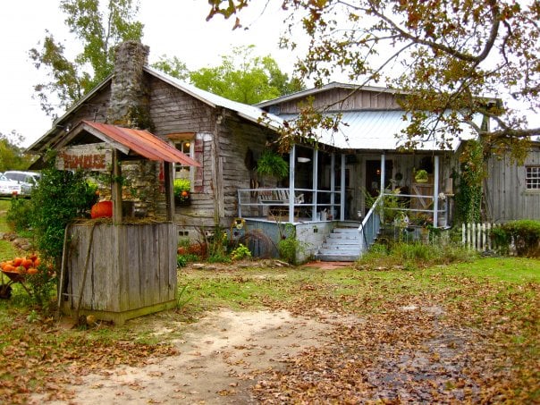 The Farm House Restaurant & Gifts Logo