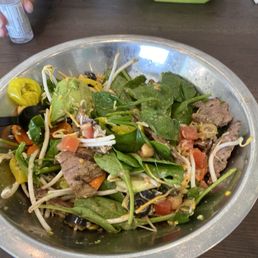 Small salad, still more than plenty of food. Ingredients in the review...