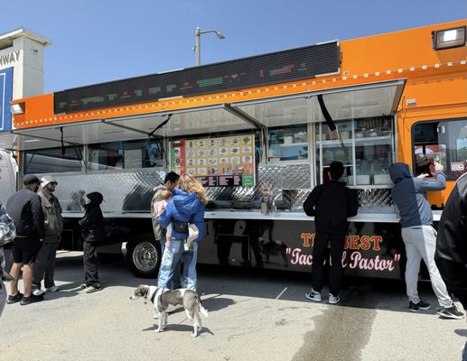Leo’s Tacos Truck by null