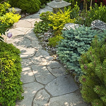Earthworks Outdoor - a stone path in a garden - Landscaping Near Me Earthworks Outdoor - a stone path in a garden - Landscaping Near Me