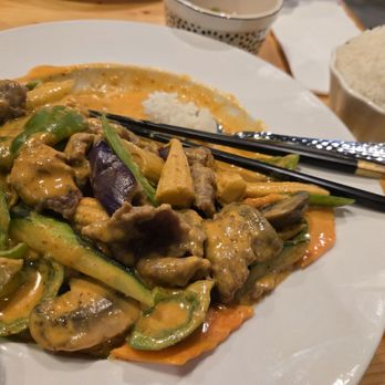 Asia Pot - Thai red curry with beef (spicy), included snow peas, mushrooms, eggplant, green peppers, and carrot. - Hot Pot Near Me - Raleigh, North Carolina