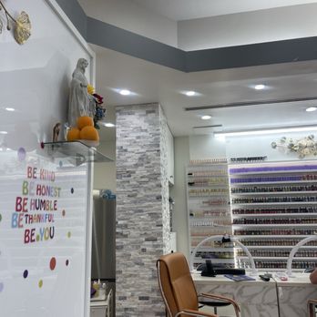 Moonlight Nails & Spa - Nail Salons Near Me - Honolulu, Hawaii