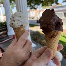 The Colonial Pottery & Creamery - Banana chocolate chip walnut and P&B madness