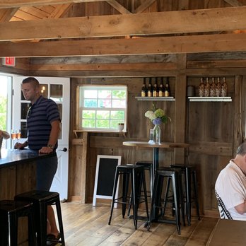 Rose Hill Vineyards - Wine Tasting Room Near Me - Mattituck, New York
