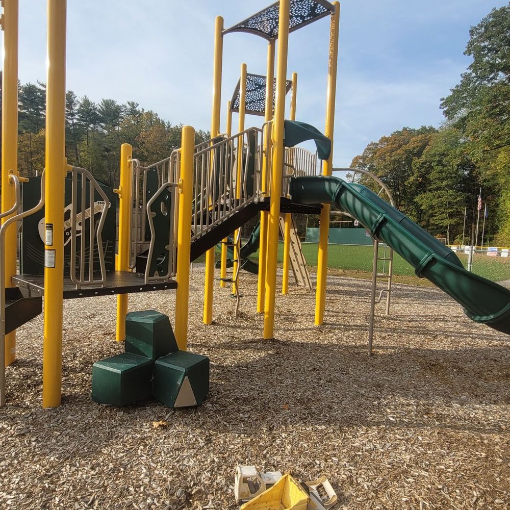 Memorial Playground - Playgrounds Near Me - Barkhamsted, Connecticut