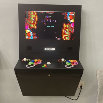Cuts & Slices - 2 player video game - Pizza Near Me - Brooklyn, New York