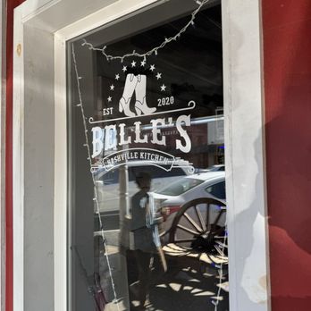 Belle's Nashville Kitchen - Front window - New American Near Me - Scottsdale, Arizona