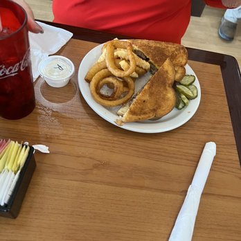 Frannie’s Cafe - Burger melt & onion rings - American Near Me - Onawa, Iowa Frannie’s Cafe - Burger melt & onion rings - American Near Me - Onawa, Iowa
