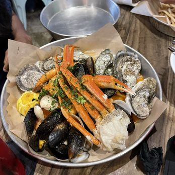 Fuller's Raw Bar - Crabs, legs, oysters, muscles - Seafood Near Me - Hampton, Virginia