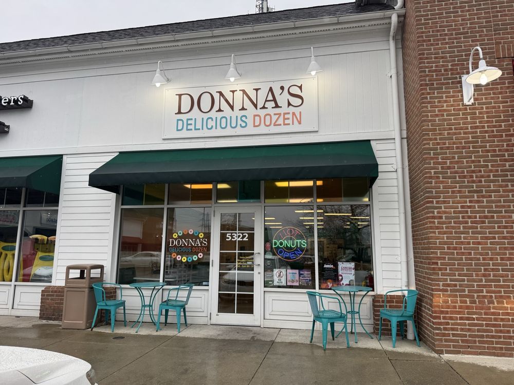 Donna's Delicious Dozen Logo