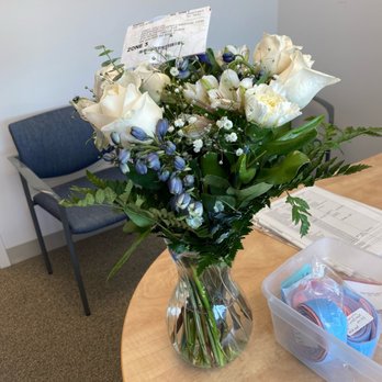 Designs By Guzzardos - Second Arrangement Delivered - Florists Near Me - Milwaukee, Wisconsin