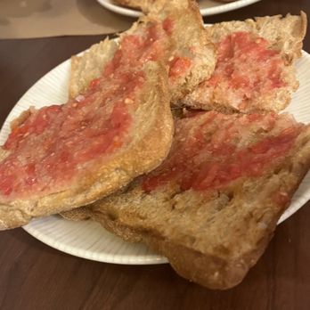 Nem - Pan con tomate - Tapas Bars Near Me - Sitges, B