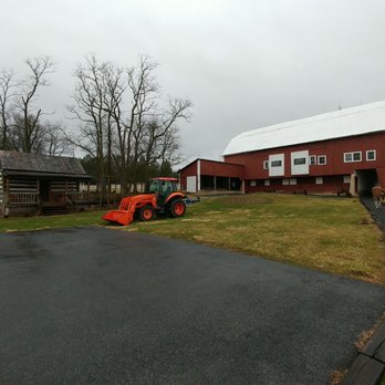 Hiddencroft Vineyards - Wine Tasting Room Near Me - Lovettsville, Virginia Hiddencroft Vineyards - Wine Tasting Room Near Me - Lovettsville, Virginia