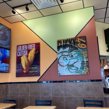 Golden Chick - the interior of a restaurant - Fast Food Near Me - Odessa, Texas Golden Chick - the interior of a restaurant - Fast Food Near Me - Odessa, Texas