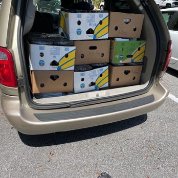 Publix Super Markets - the back of a car loaded with boxes - Grocery Near Me - Oviedo, Florida Publix Super Markets - the back of a car loaded with boxes - Grocery Near Me - Oviedo, Florida
