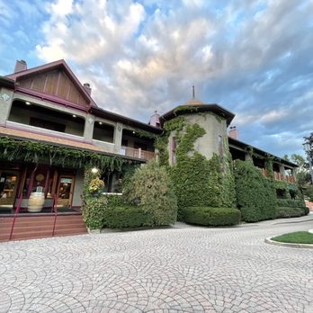 Lynfred Winery - the front of the winery - Wineries Near Me - Roselle, Illinois Lynfred Winery - the front of the winery - Wineries Near Me - Roselle, Illinois
