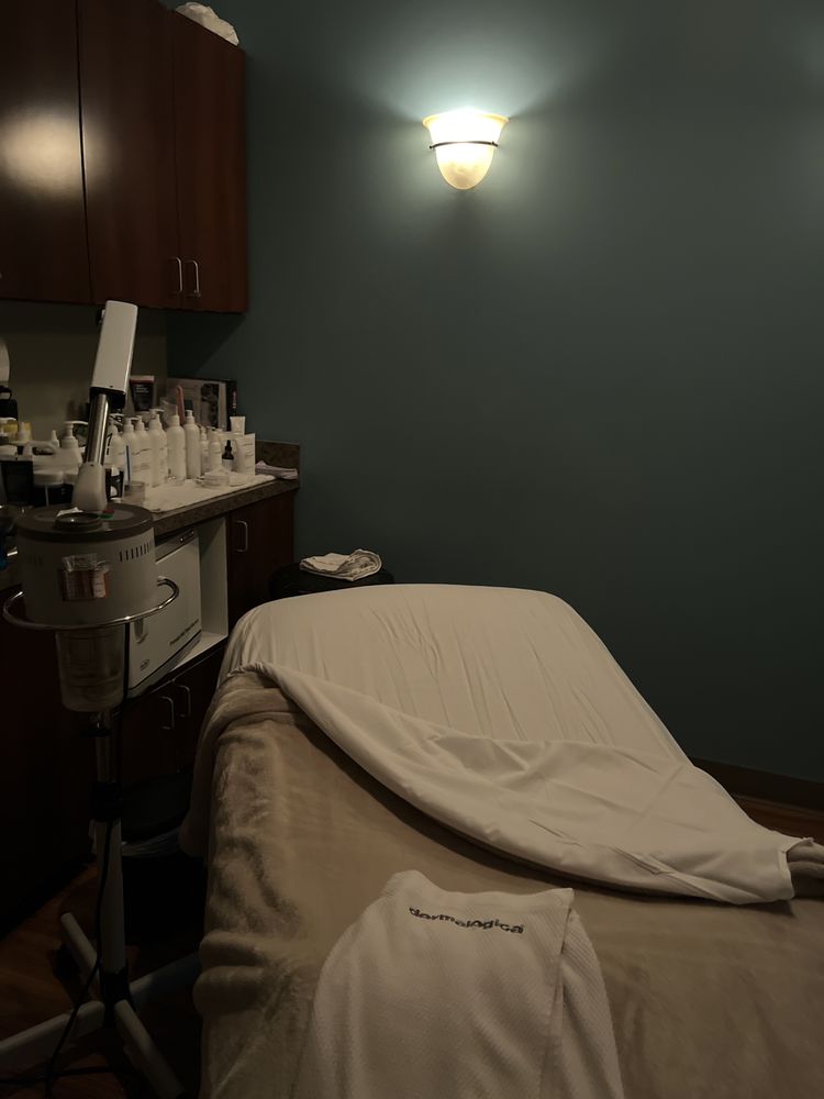 Hand & Stone Massage and Facial Spa