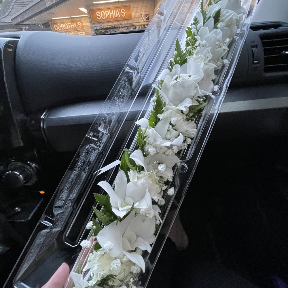 Harriet's Lei Stand - White haku - carnation & orchid flowers - Gift Shops Near Me - Honolulu, Hawaii Harriet's Lei Stand - White haku - carnation & orchid flowers - Gift Shops Near Me - Honolulu, Hawaii