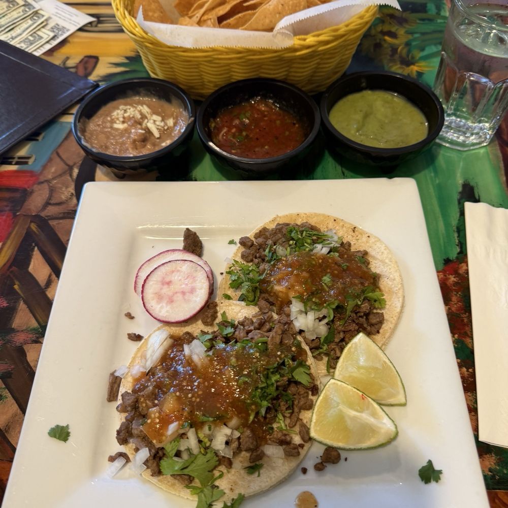 2 dry soft tacos steak. Really good bean dip with chips/salsa 2 dry soft tacos steak. Really good bean dip with chips/salsa