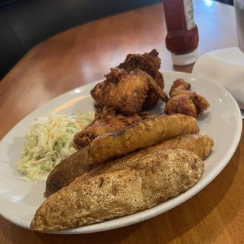 Charlie's Trio - Broasted Chicken - Sports Bars Near Me - Los Angeles, California