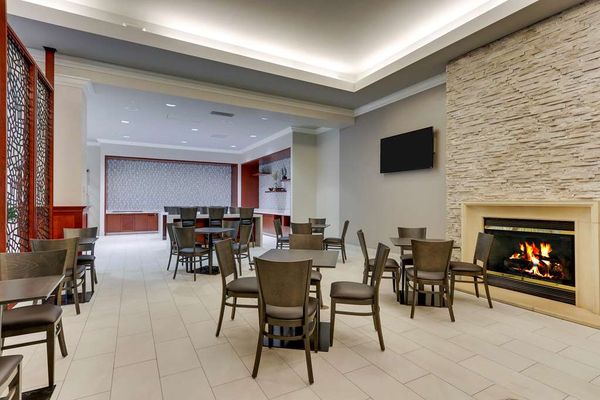 DoubleTree by Hilton St. Louis Forest Park by null