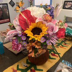 Lucy's Flowers & Gifts