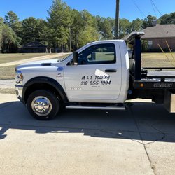 M & T Towing