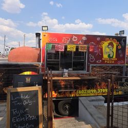 Lil Mama's Wood Fired Pizza