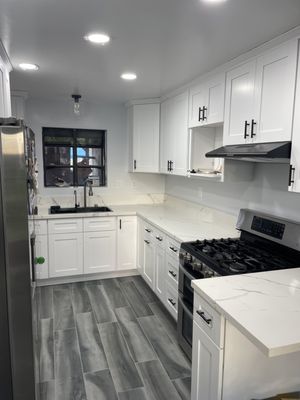 Complete Kitchen Remodel - The owner wanted to remodel the kitchen from the house they had just bought to give it a modern feeling. Complete Kitchen Remodel - The owner wanted to remodel the kitchen from the house they had just bought to give it a modern feeling.